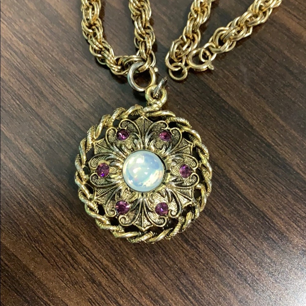 Celebrity NY vintage necklace